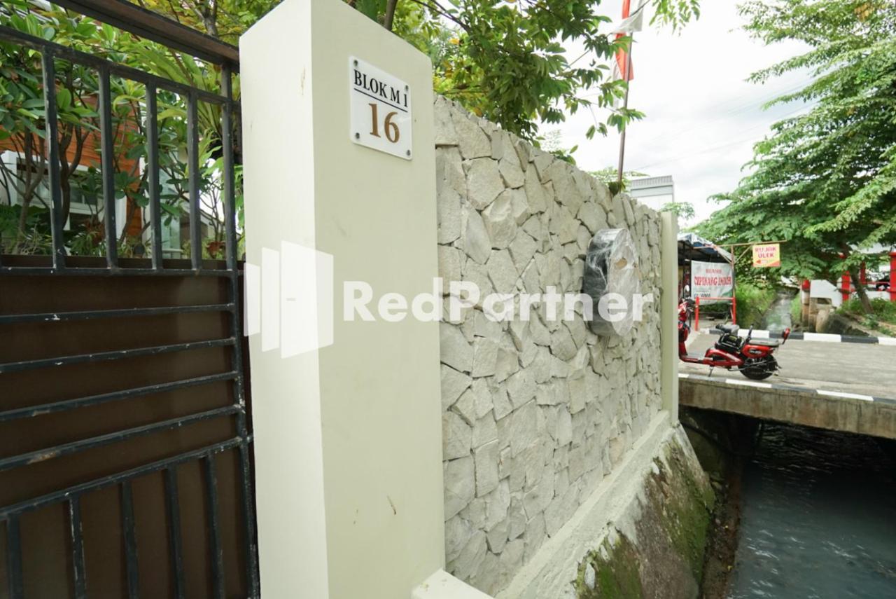 Fazza Syariah Mitra Reddoorz Hotel Jakarta Ngoại thất bức ảnh
