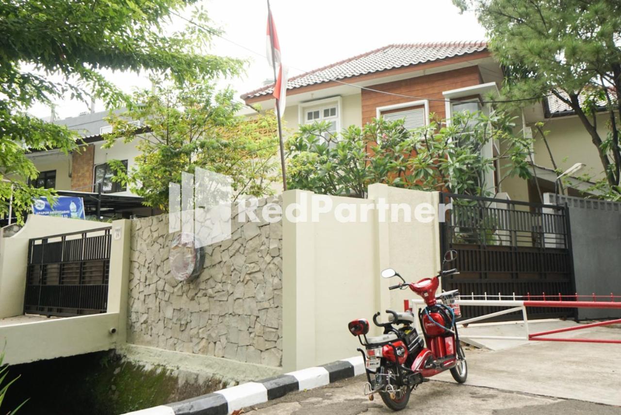 Fazza Syariah Mitra Reddoorz Hotel Jakarta Ngoại thất bức ảnh
