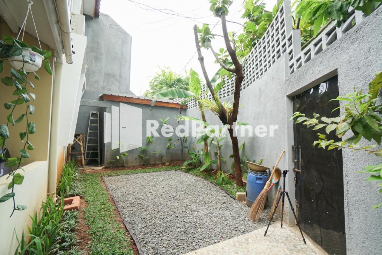 Fazza Syariah Mitra Reddoorz Hotel Jakarta Ngoại thất bức ảnh
